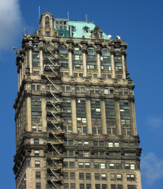 Illustration for article titled The Stark Beauty Of The World's Tallest Unoccupied Buildings
